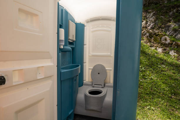 Best Porta potty rental near me  in Moreland Hills, OH